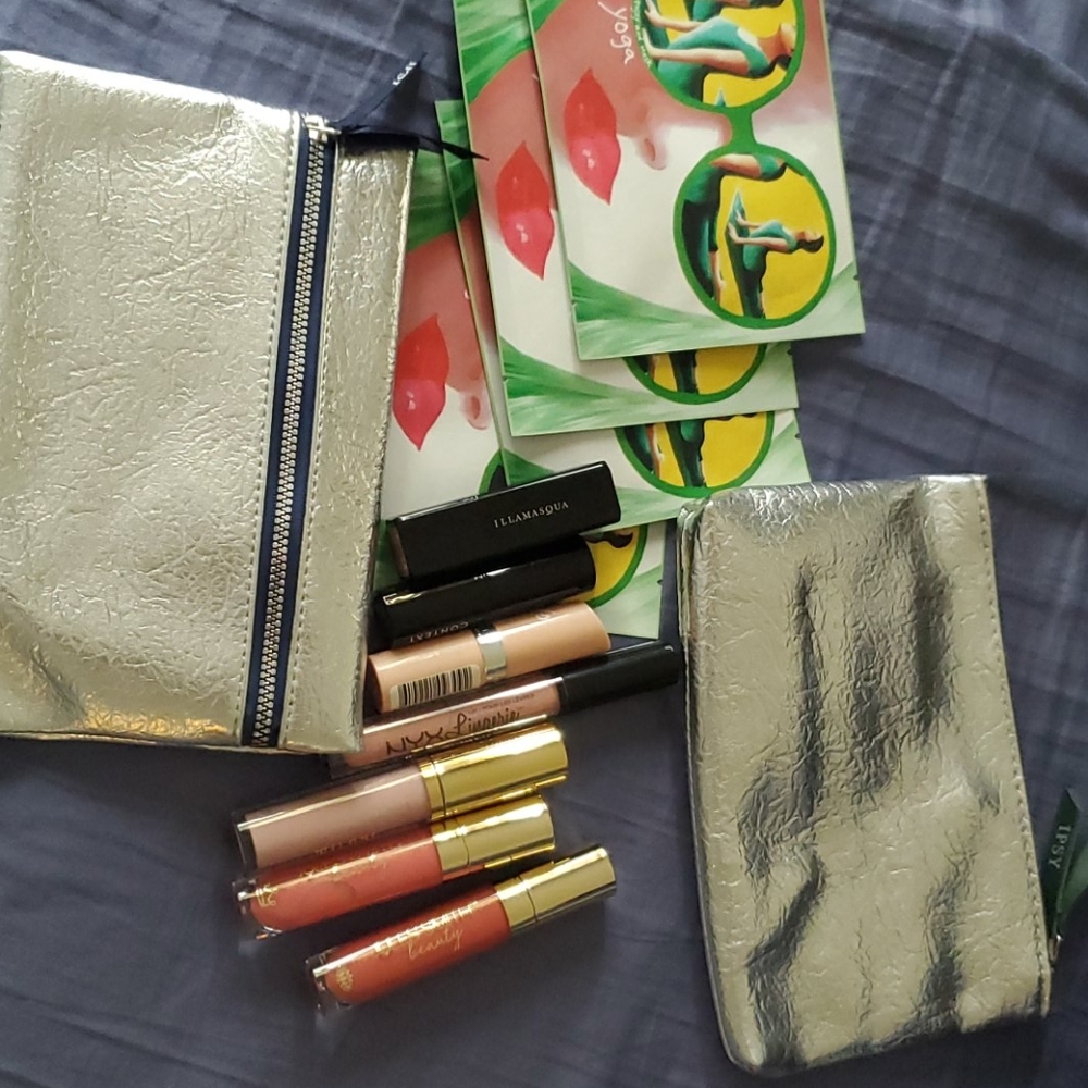 Lip/bag bundle.